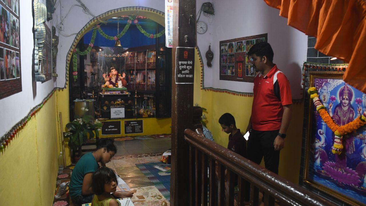 Children of the chawl were spotted participating in the drawing competition organised by the mandal. 