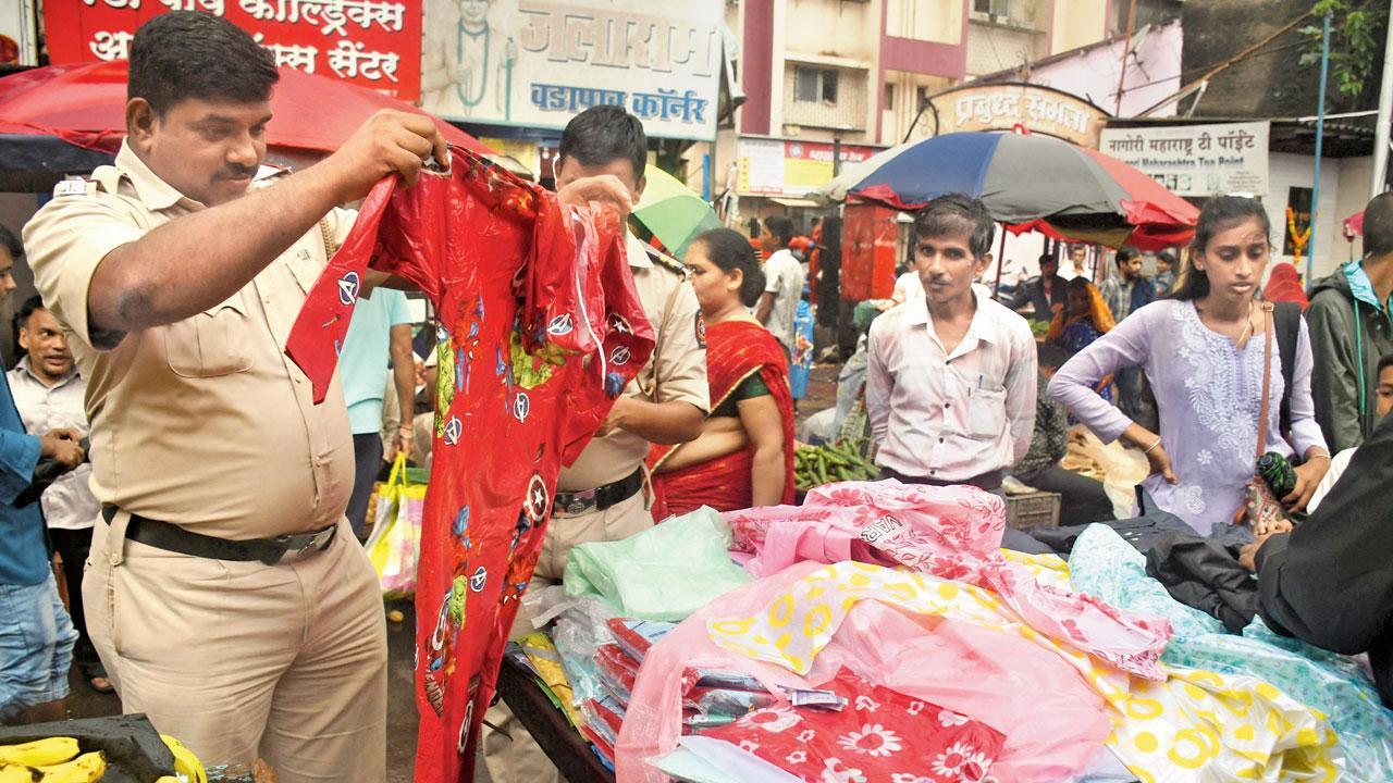 Mumbai: ‘BMC targeting hawkers via anti-plastic drive’