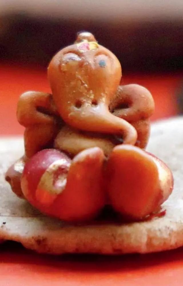 Among the Goel’s collection of Ganeshas are one-inch popcorn Ganeshas, which are made out of fibre