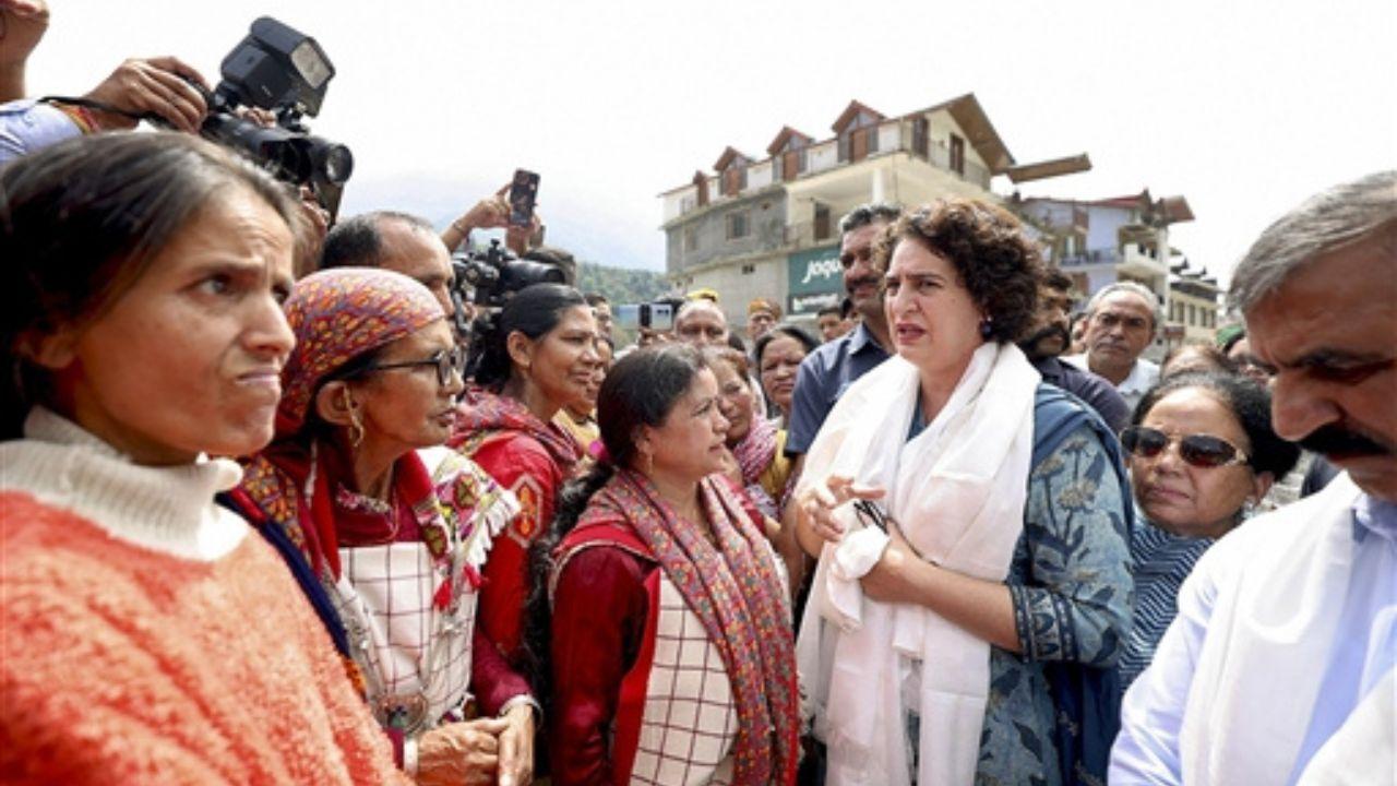 Priyanka visited the flood-affected regions of Kullu district and reviewed the relief and restoration works. She also urged the Union government to lend a helping hand. 