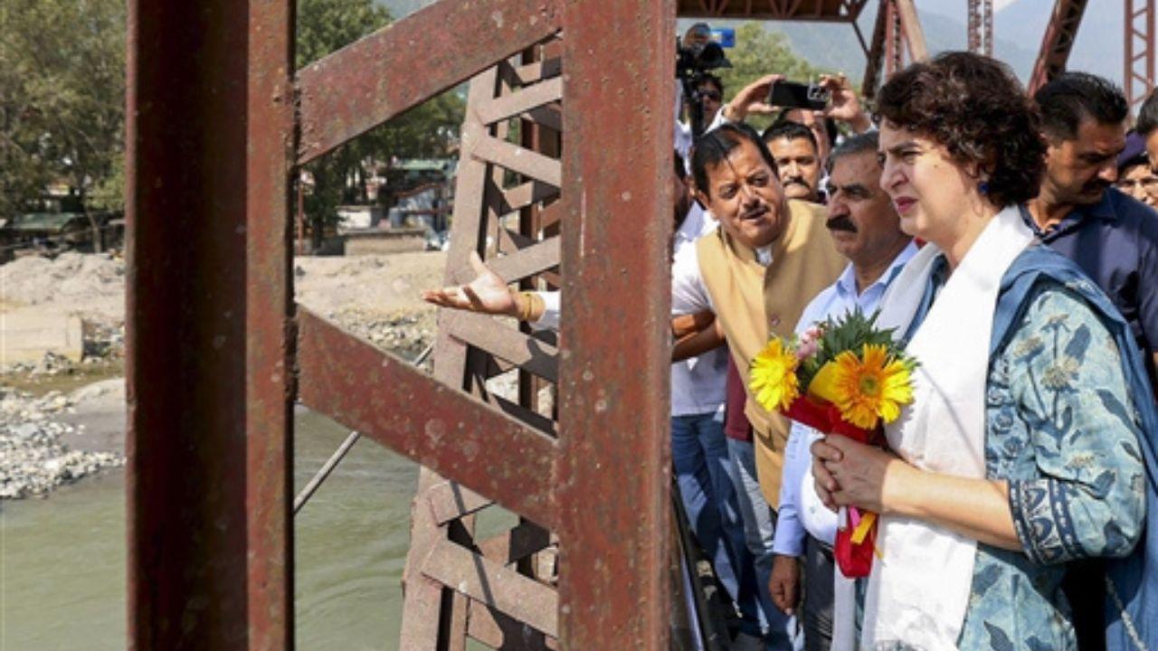 The Congress leader interacted with the residents in flood-hit areas in Manali as well. 