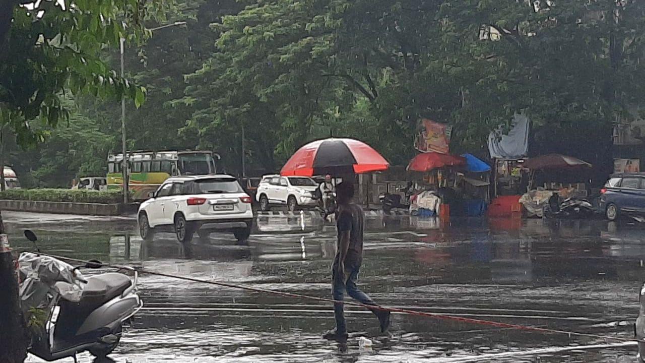 The India Meterological Department had forecast generally cloudy sky and moderate to heavy rainfall in city and its suburbs. 