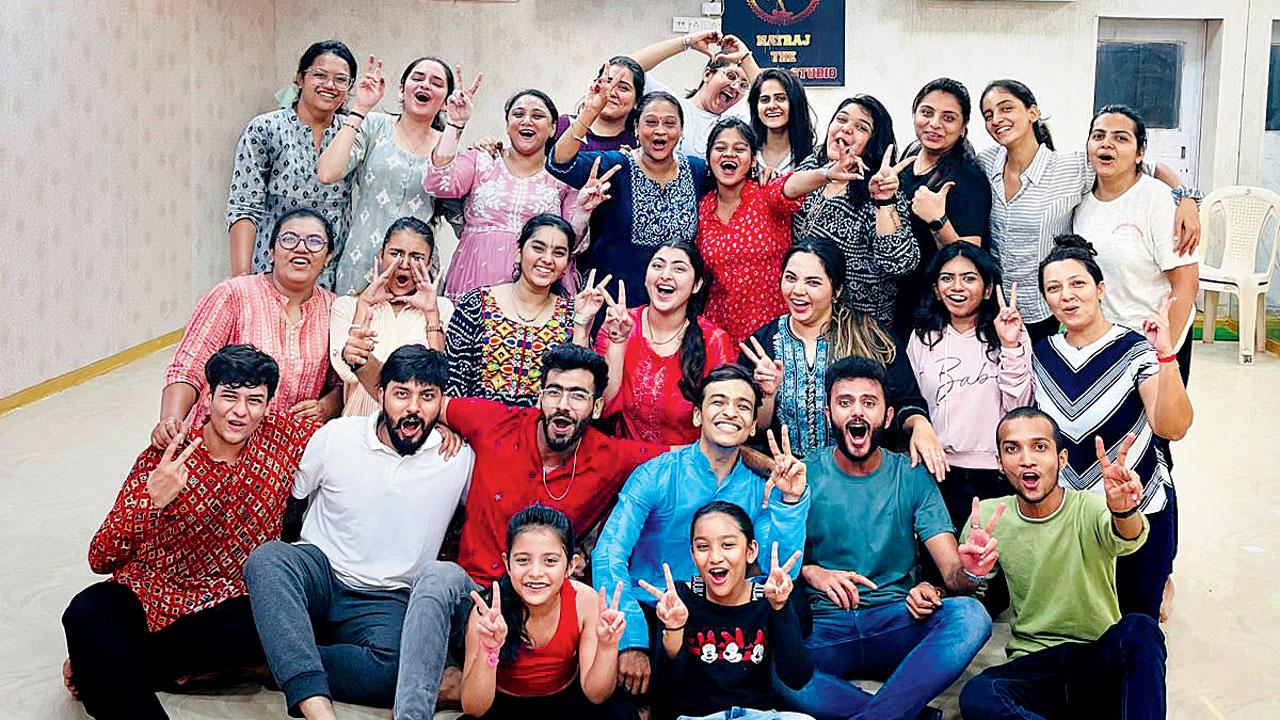 All in a day’s workThe folks at Rangeela Raasleela in Borivali offer a one-day workshop that will show you the basics of garba if you prefer to brush up your moves. It will show you how to ace barrels, spin techniques as well as fun beginner’s steps on September 30 from 9 pm. Log on to: @rangeelaraasleela; Call: 8108662345; Cost: Rs 499.