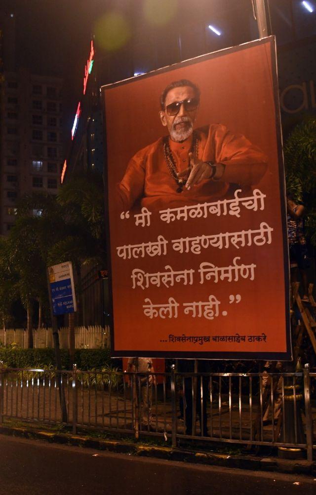 Shiv Sena groups spar over posters