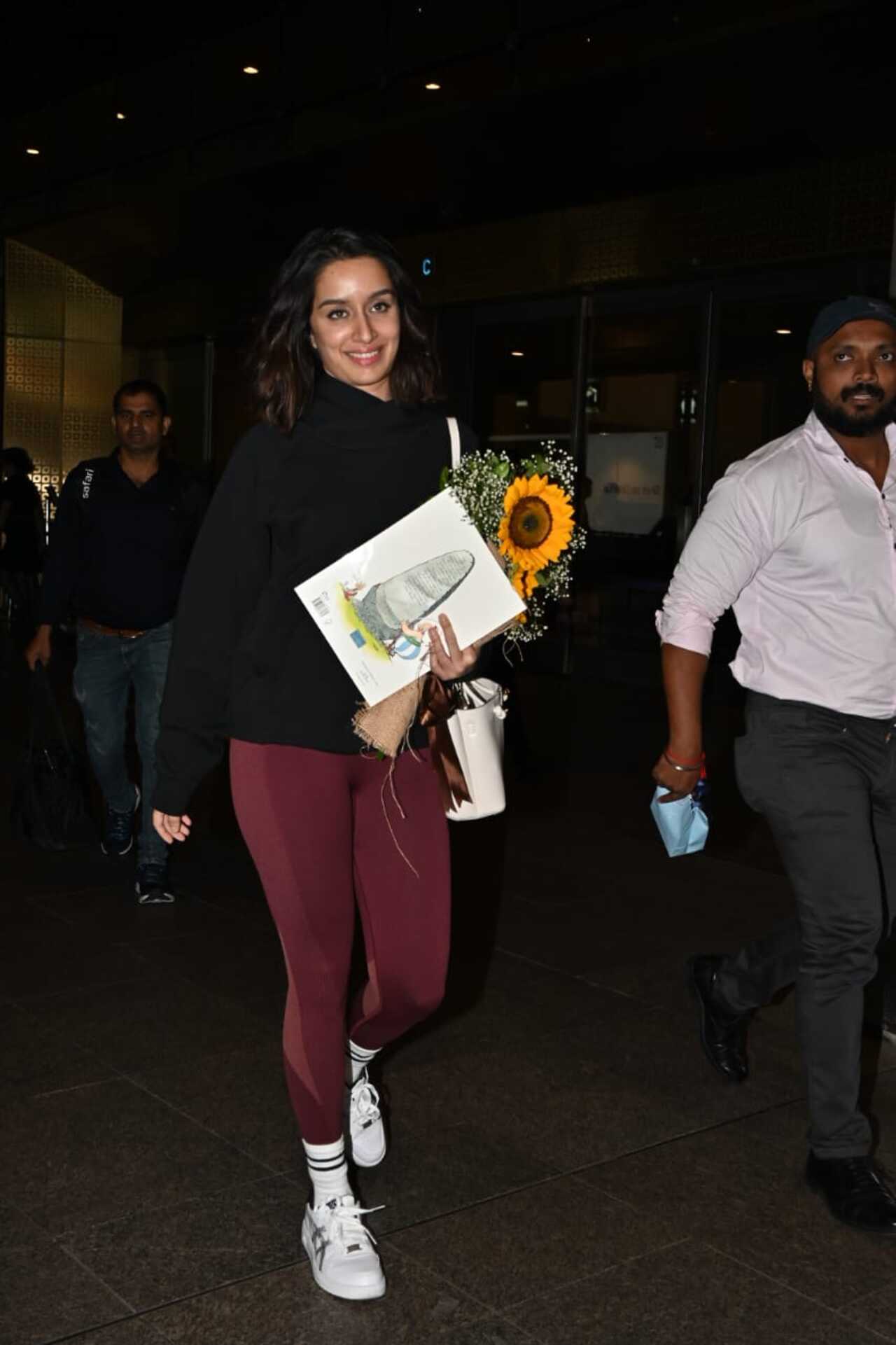Shraddha smiled at the paparazzi as they clicked her 