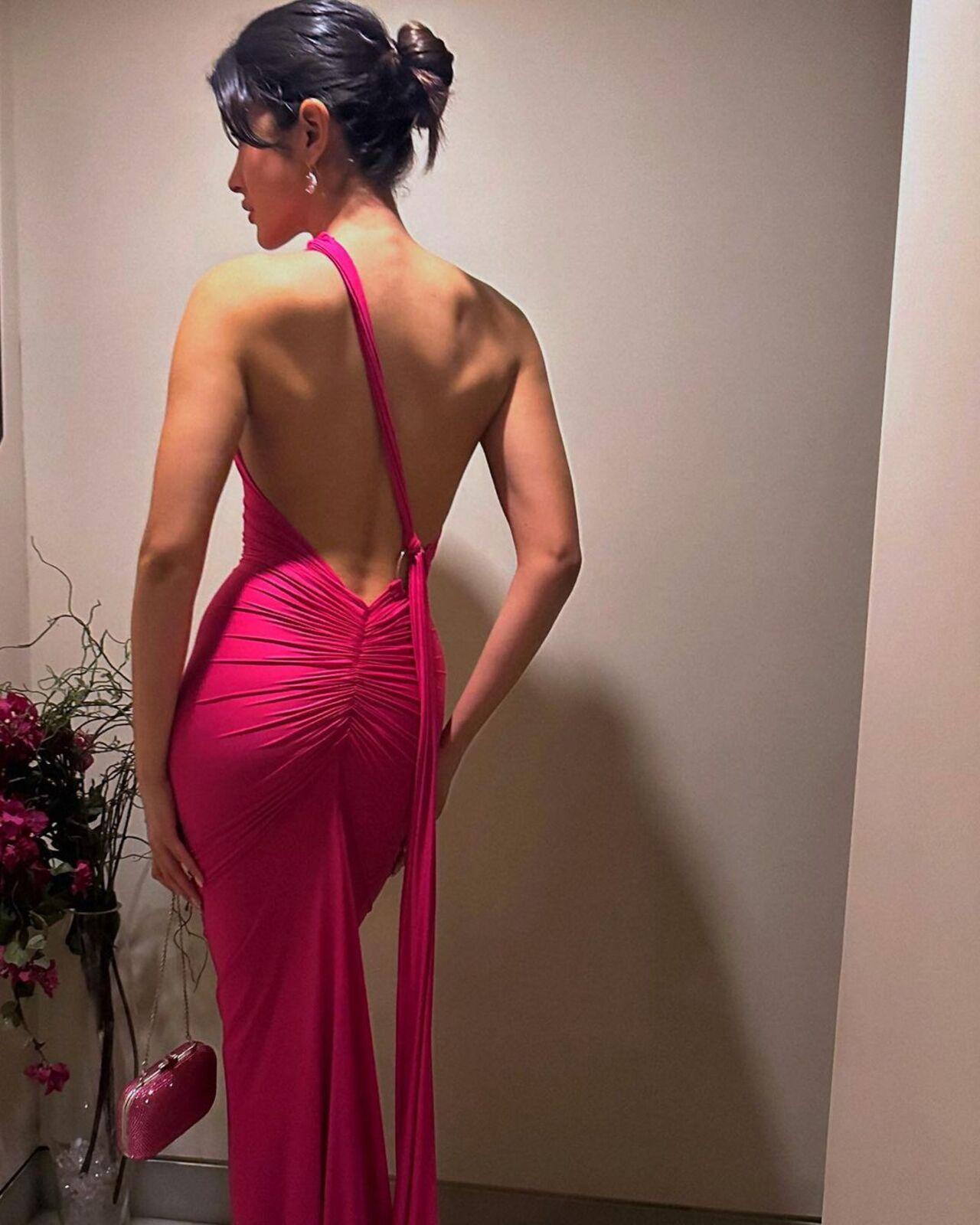 The pink bodycon dress had an open back and made for a perfect cocktail outfit