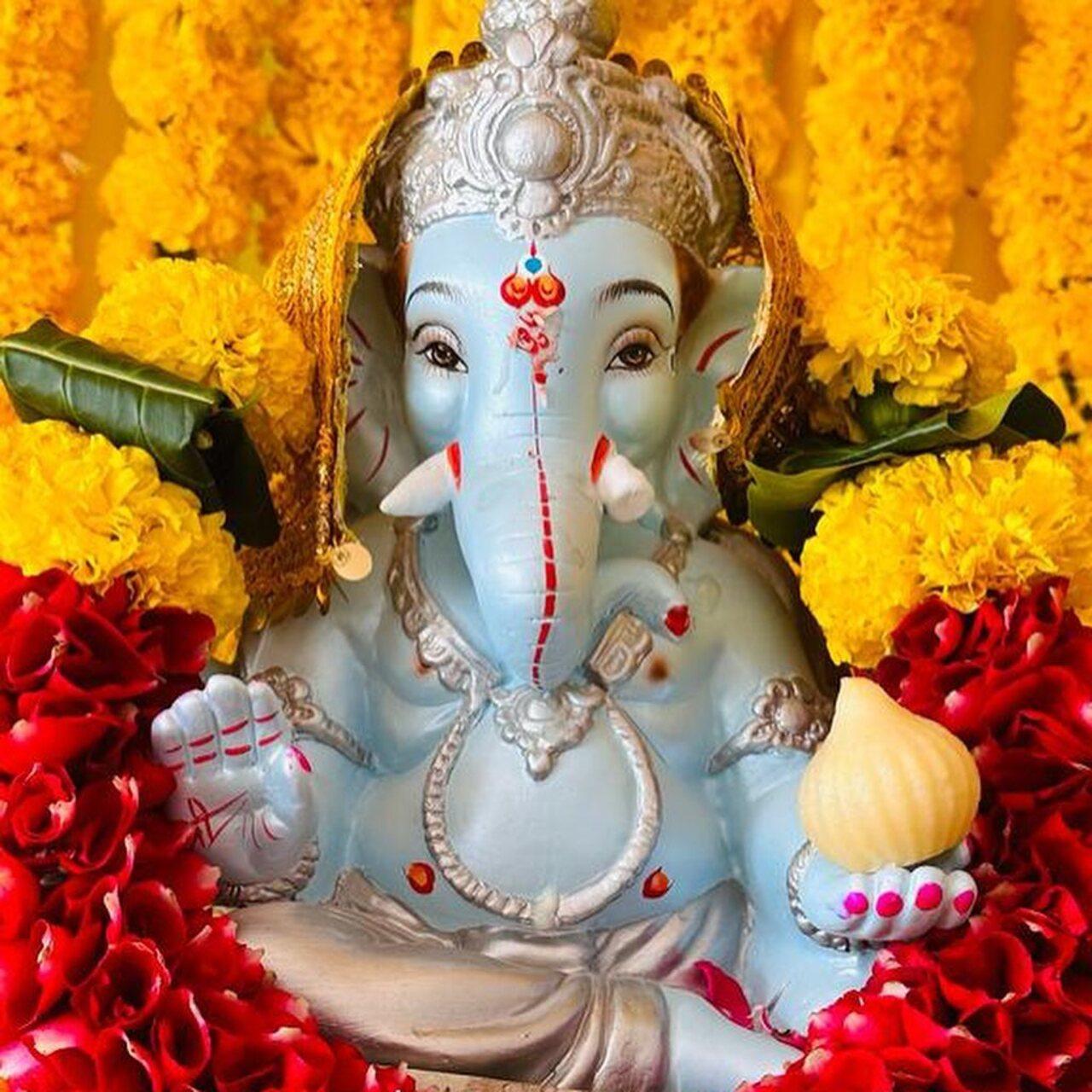 Ananya also shared a close up picture of the Ganpati idol at their Mumbai home