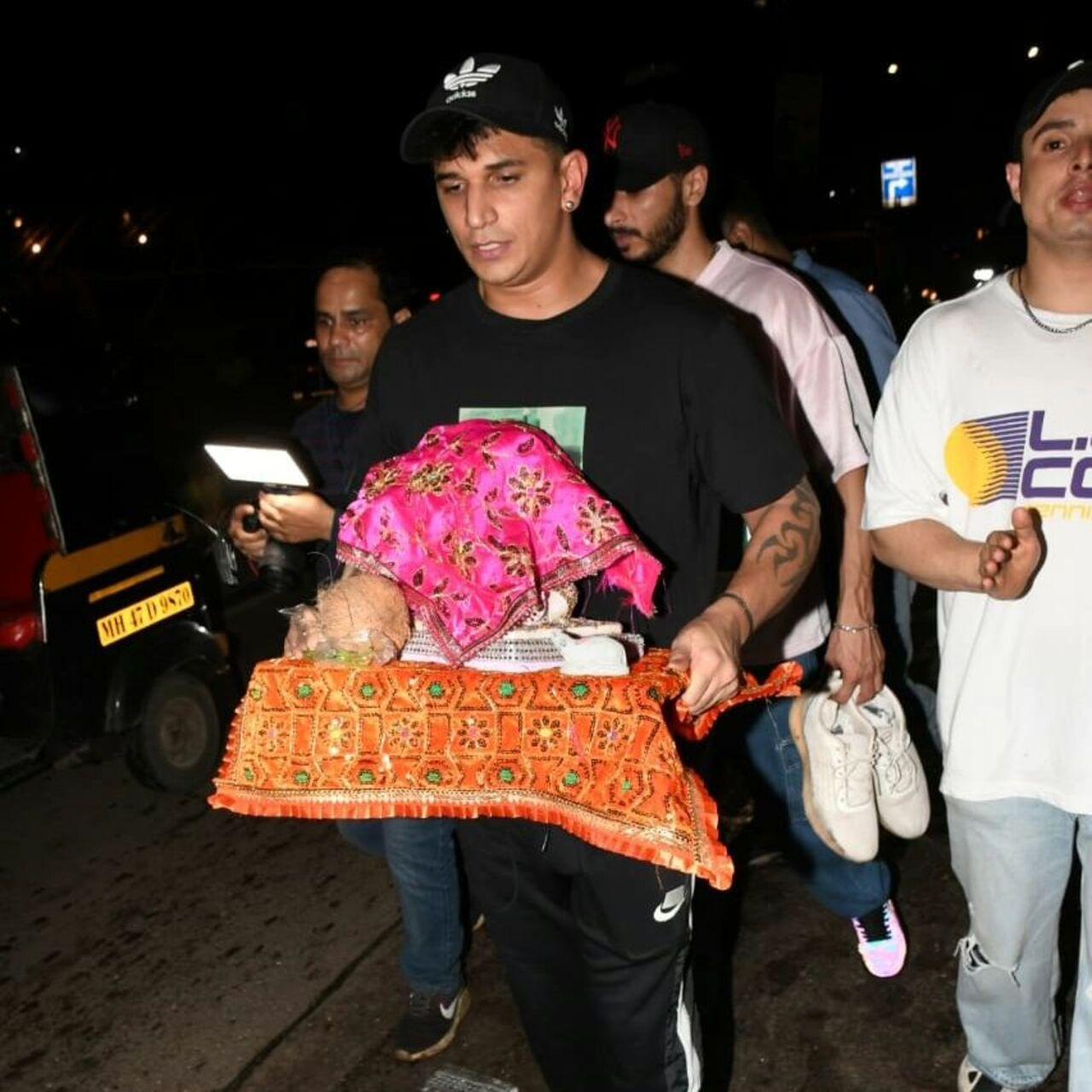 Prince Narula was spotted heading home with a Ganesh murthi