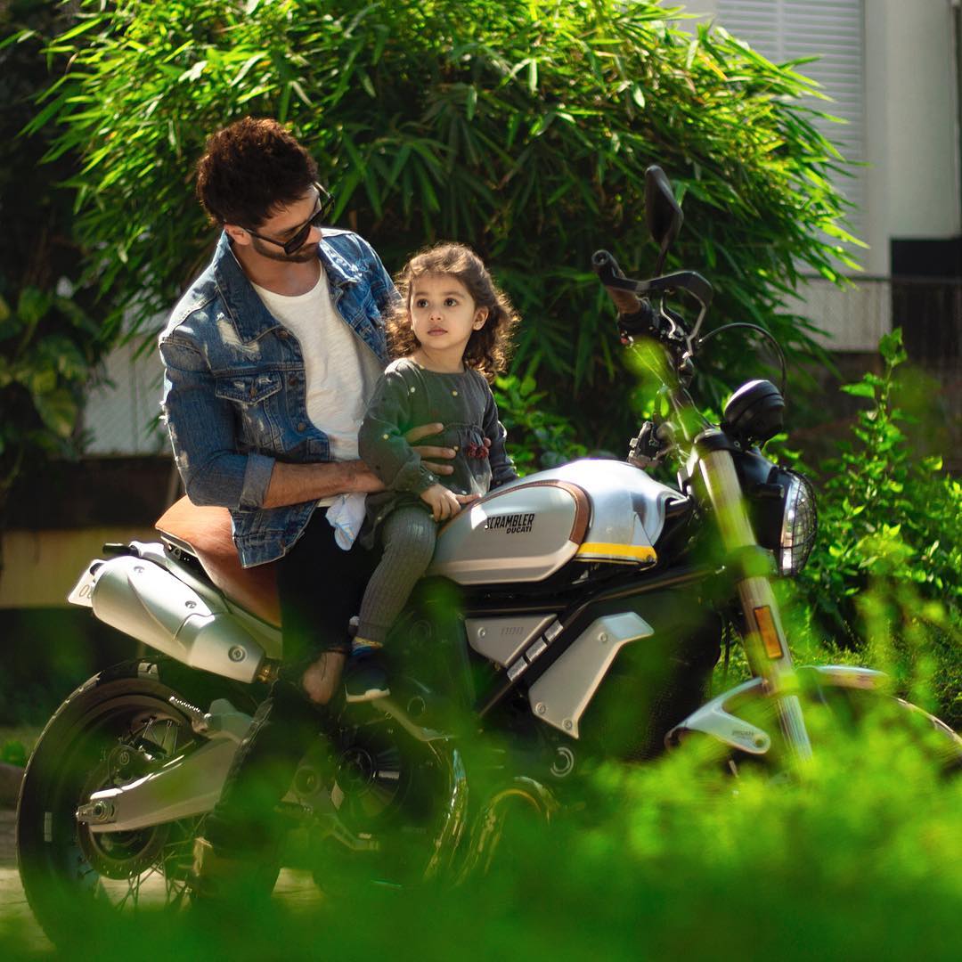 Taking in her father's interest, Shahid Kapoor's little daughter tries her hand at biking