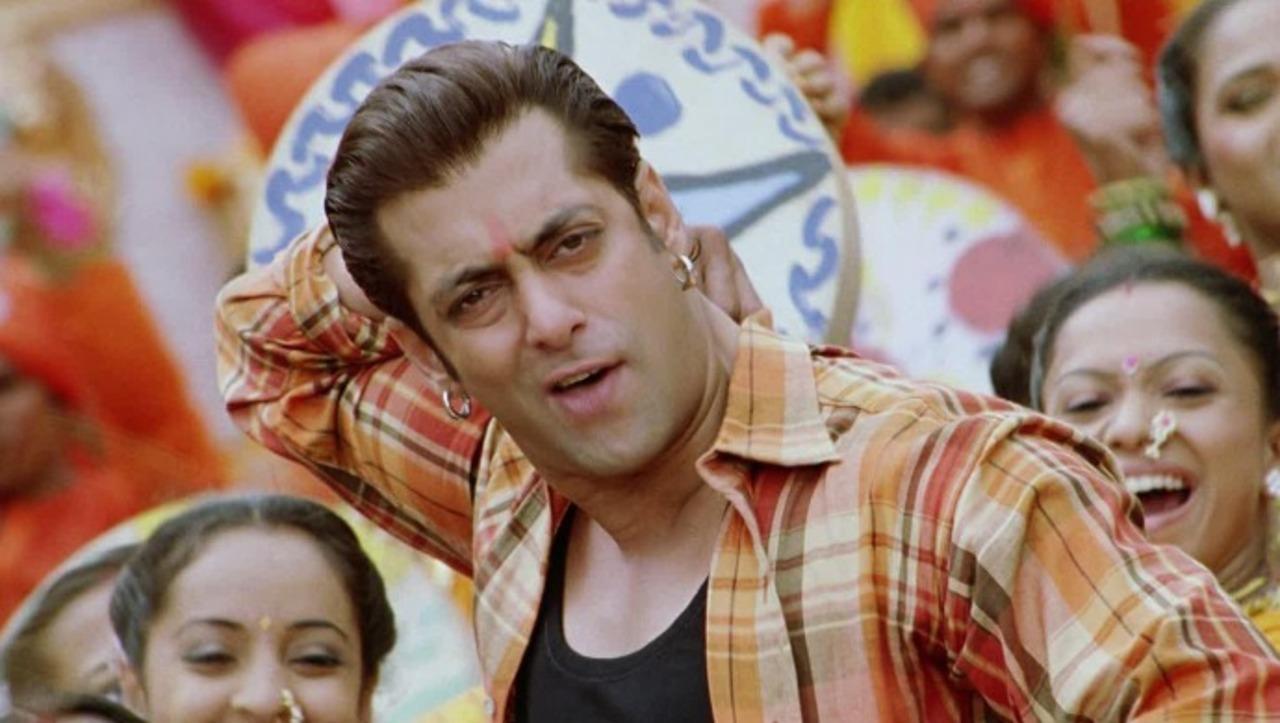 It is featured in a festive context, where everyone is celebrating Ganesh Chaturthi. The song is known for its upbeat tempo and is often played during celebrations and festivals
