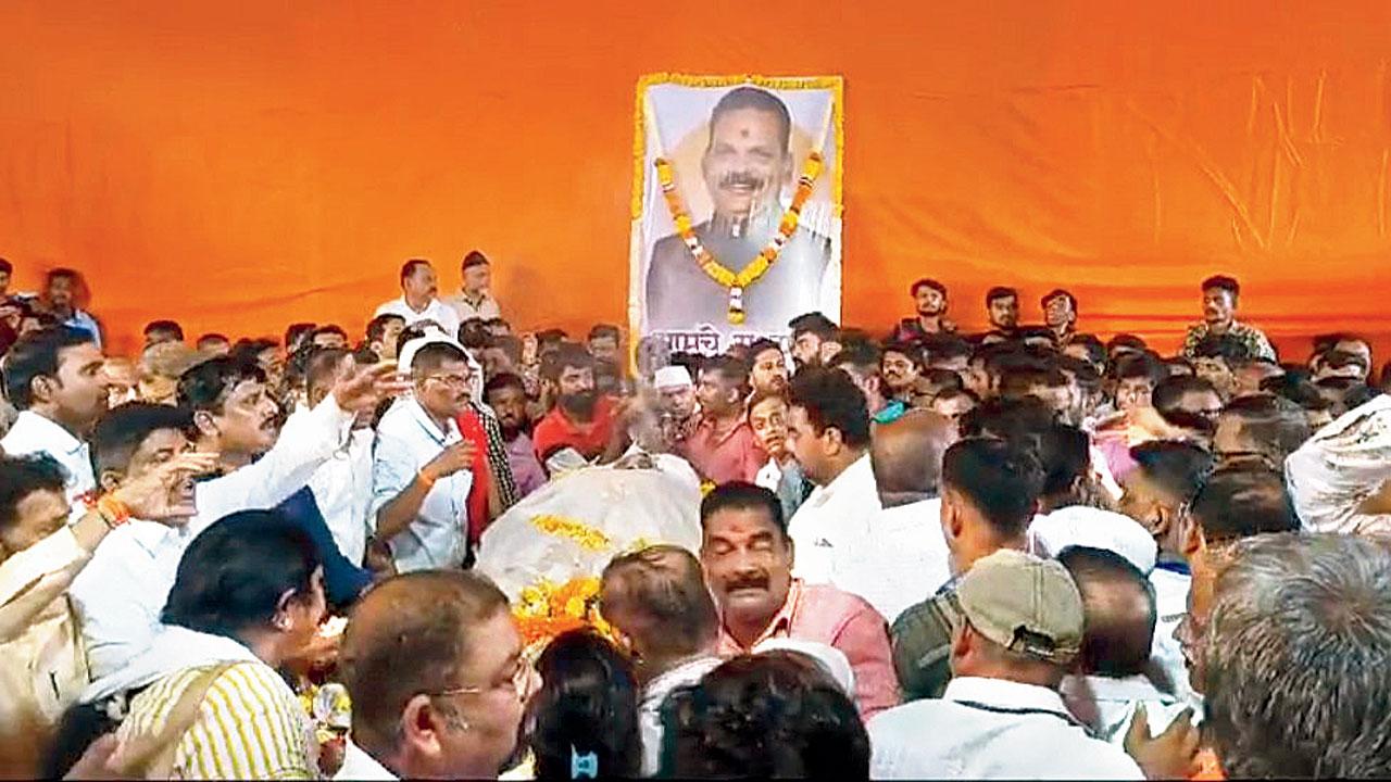 Parksite residents pay their respects at Shivaji Maidan. Pic/Rajesh Gupta