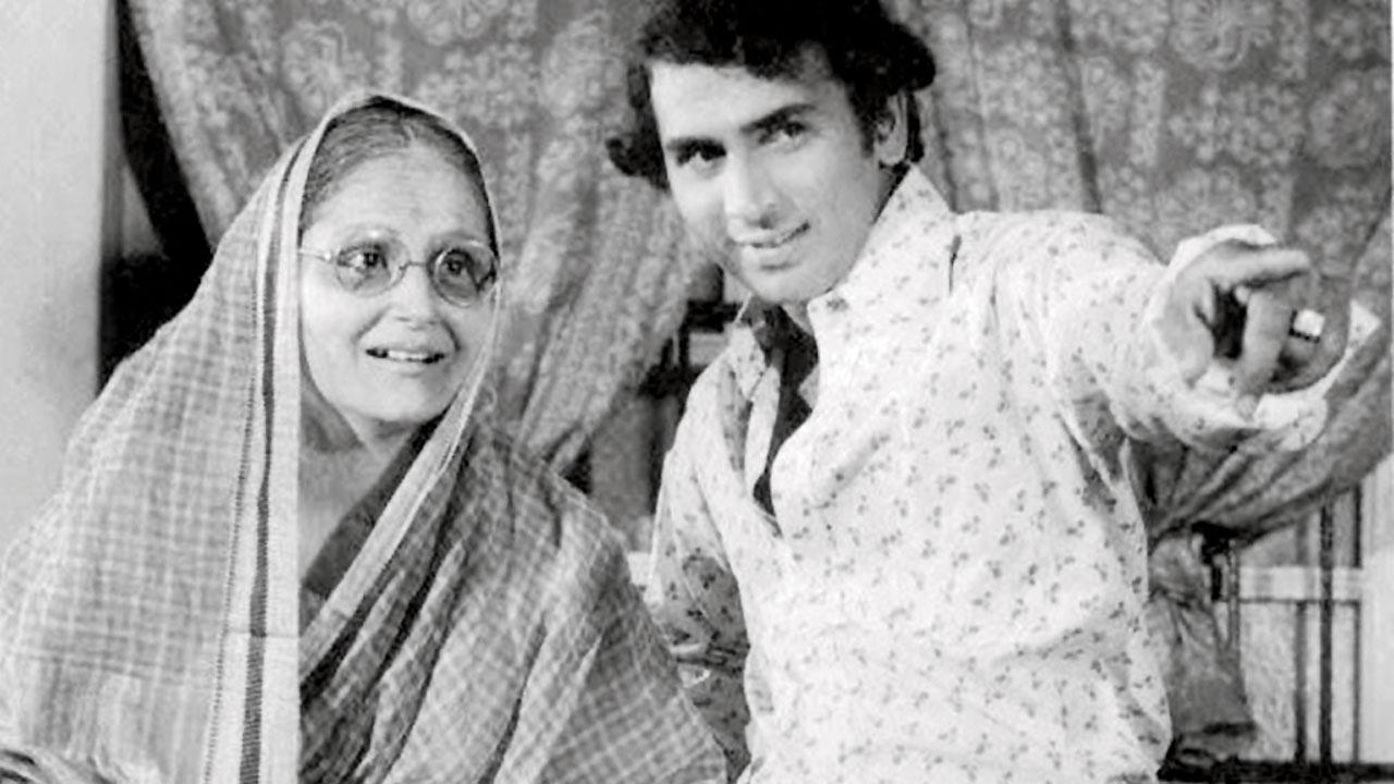 Sunil Gavaskar with co-star Madhumati (Hutoxi Reporter) in the film Savli Premachi