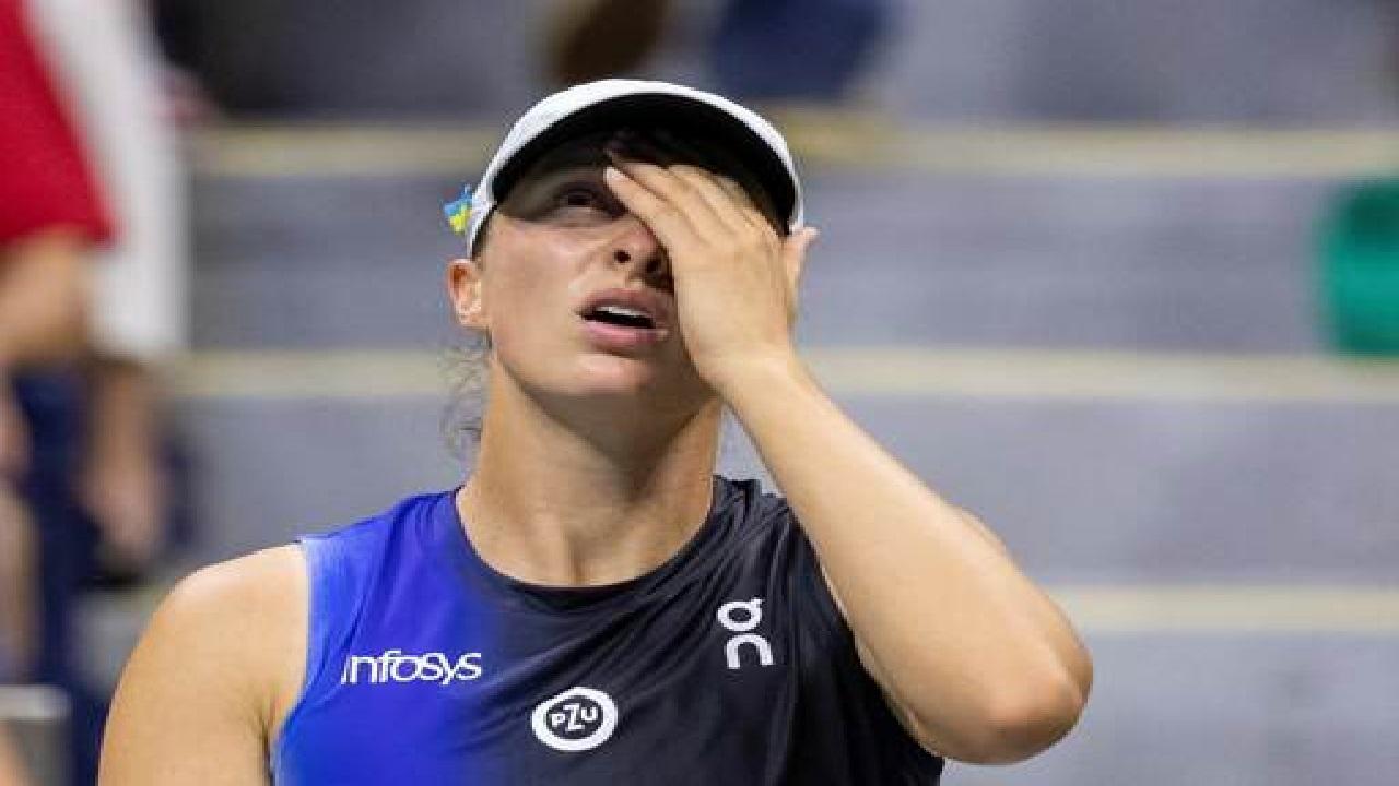 Iga Swiatek's US Open title defense ends with a loss to Jelena Ostapenko in the fourth round