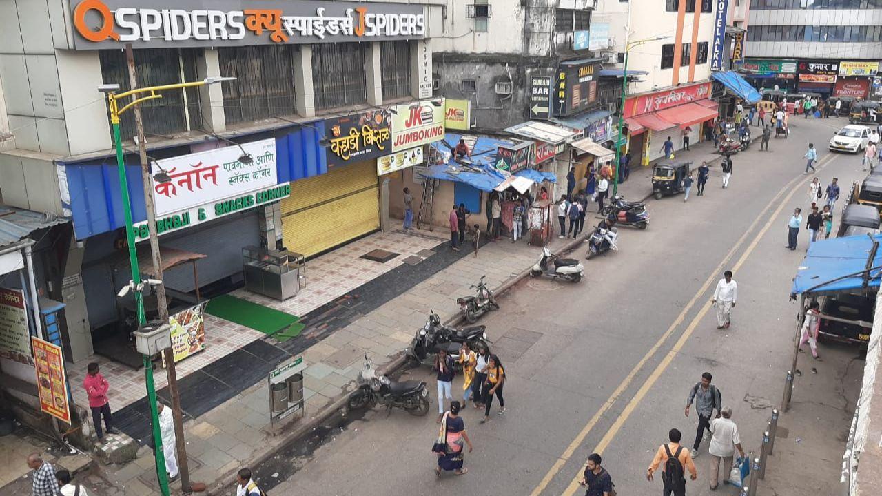 The Sakal Maratha Morcha backed by Sambhaji Brigade has called for a bandh in Thane today in protest of Jalna violence incident. Pics/Satej Shinde