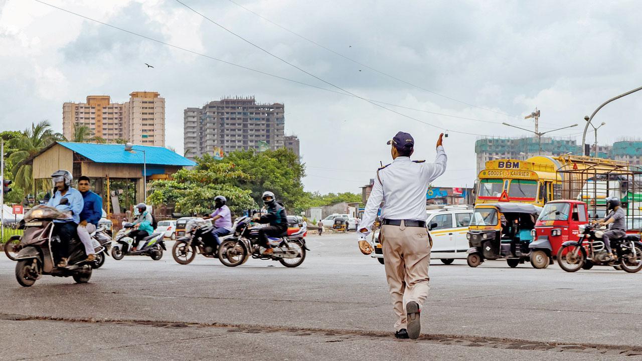 Mumbai: Pulled up for wrong U-turn, man assaults traffic cop