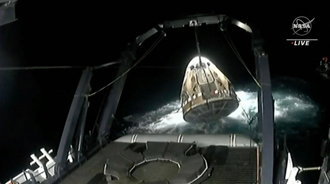 Returning were NASA astronauts Stephen Bowen and Warren 