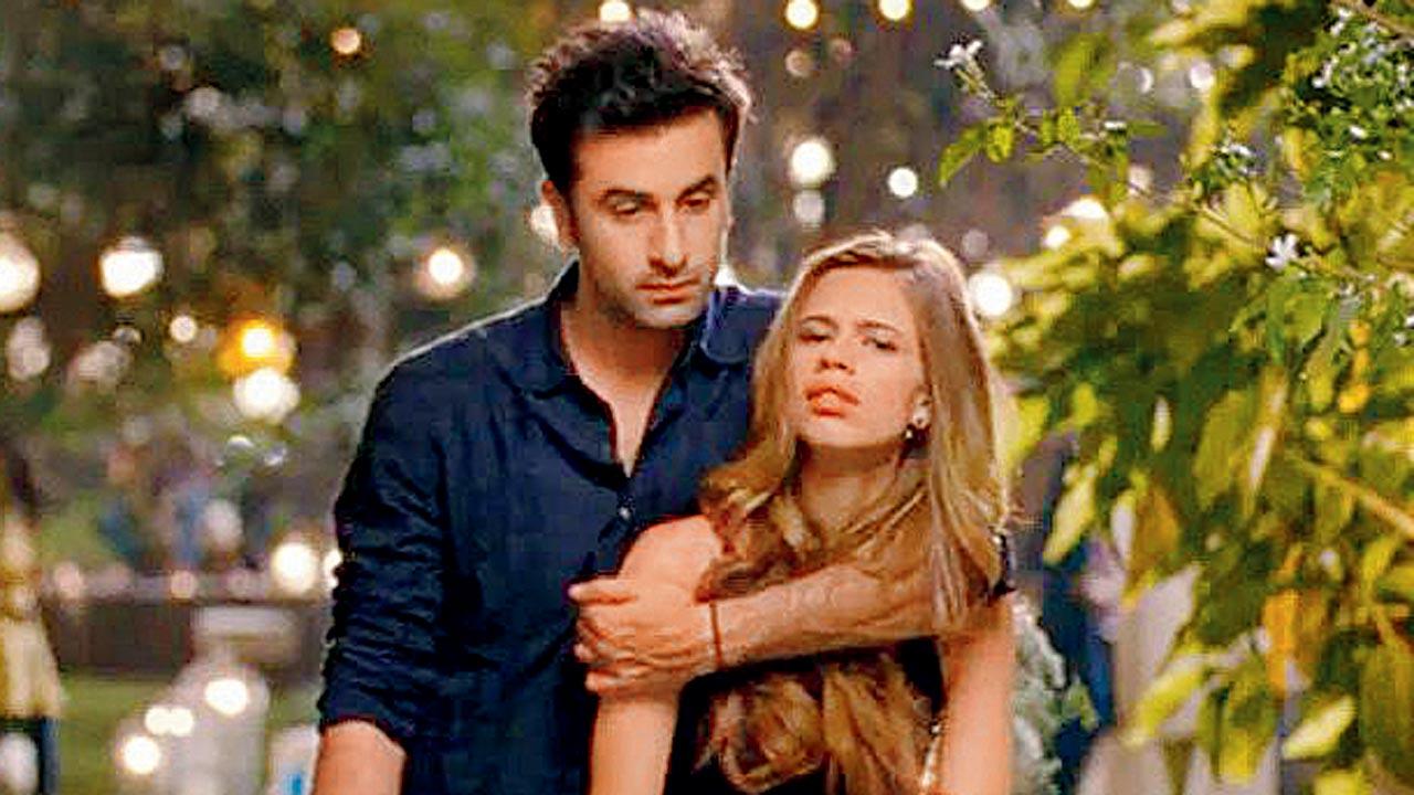 Kalki Koechlin and Ranbir Kapoor in a still of Yeh Jawaani Hai Deewani, where the two play close friends