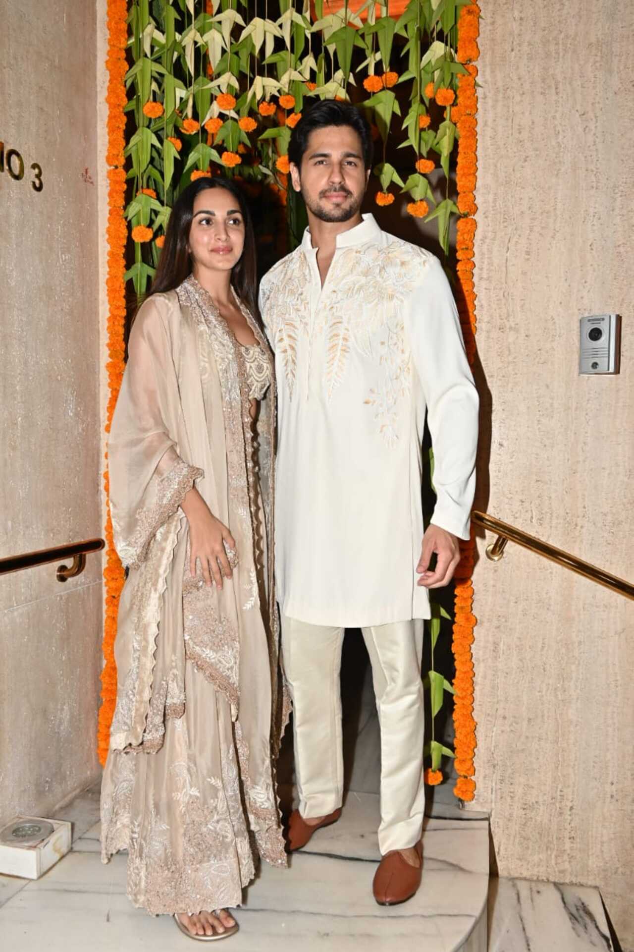 Sidharth Malhotra and Kiara Advani made a stylish appearance at Manish Malhotra's Ganpati celebration