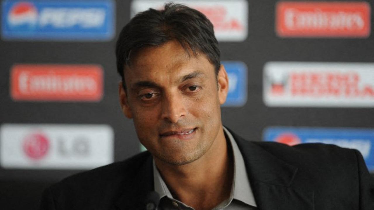 Shoaib Akhtar bowled the fastest ball in cricket at a speed of 161.3 kmph against England in the 2003 World Cup. His aggressive bowling injured many great batsmen in world cricket 