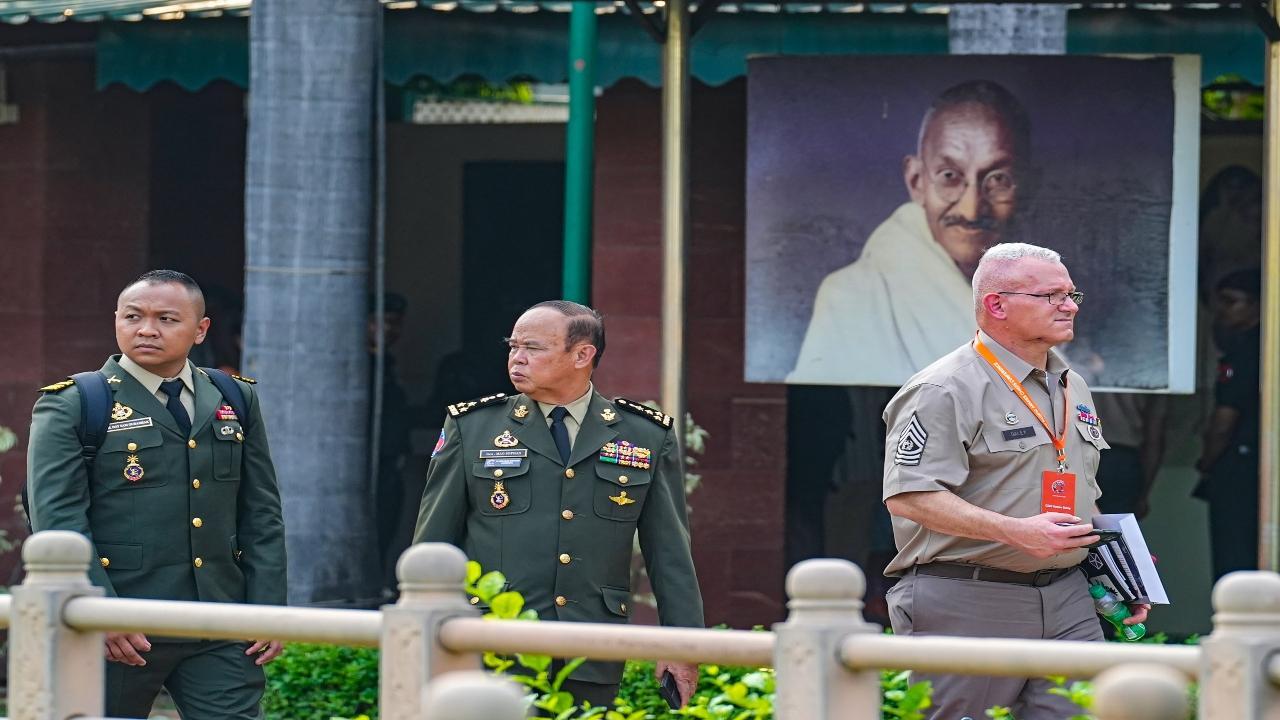 In Pics: Delegation of army chiefs visit Gandhi Smriti in New Delhi