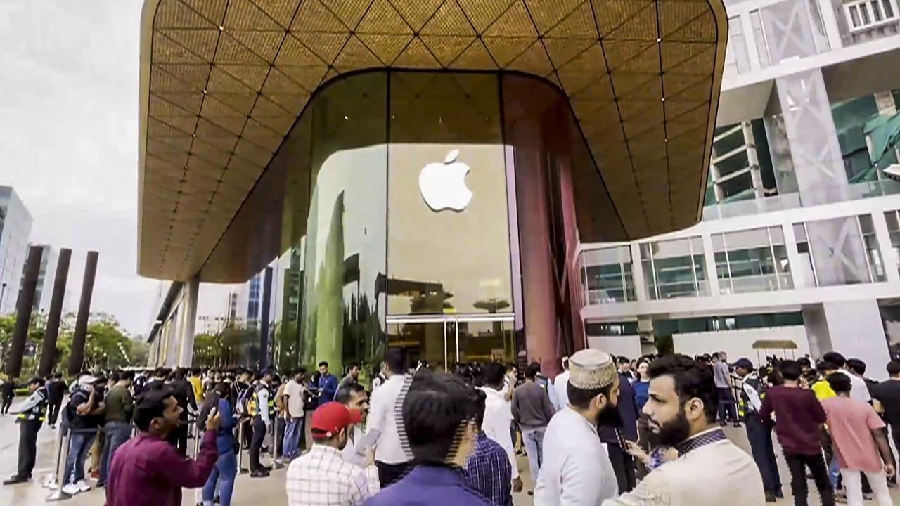 Long queues outside Apple Store in Mumbai as iPhone 15 series launches