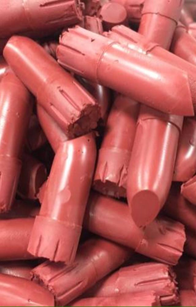 Do not buy lipsticks that have toxic, potentially harmful chemicals like parabens, petroleum, lead, artificial fragrances and synthetic dyes
