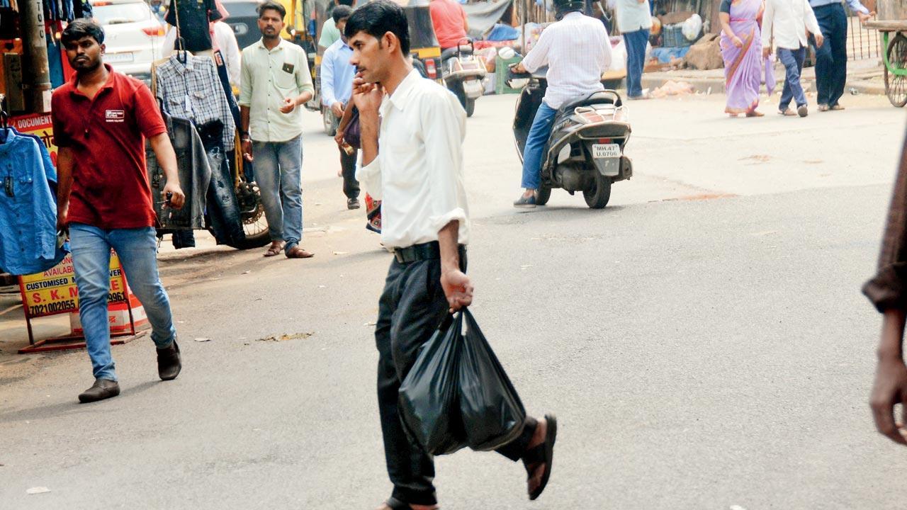 Mumbai: BMC to go easy on restaurants which use plastic, as of now