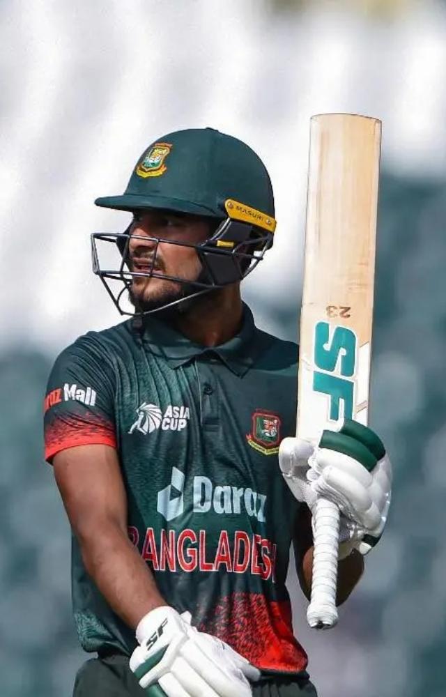 In Asia Cup 2000, Bangladesh scored 87 runs against Pakistan in 34.2 overs