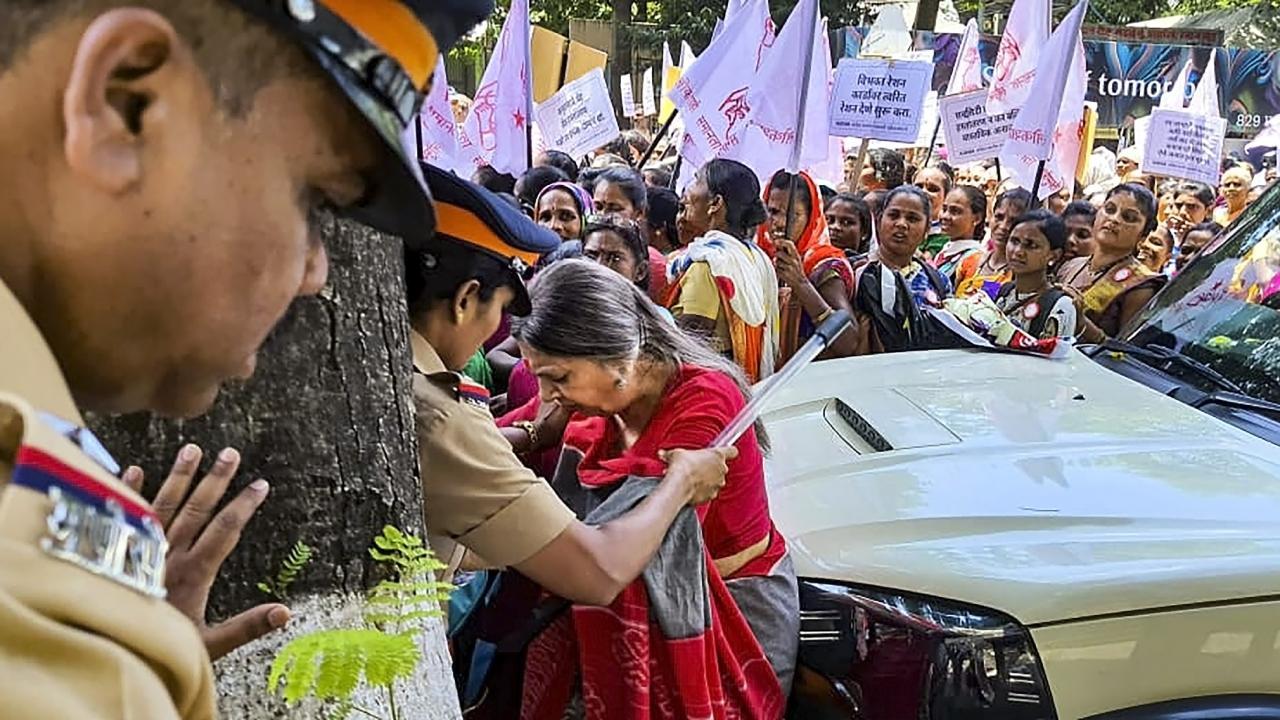 Mumbai: AIDWA protests over demands related to food security