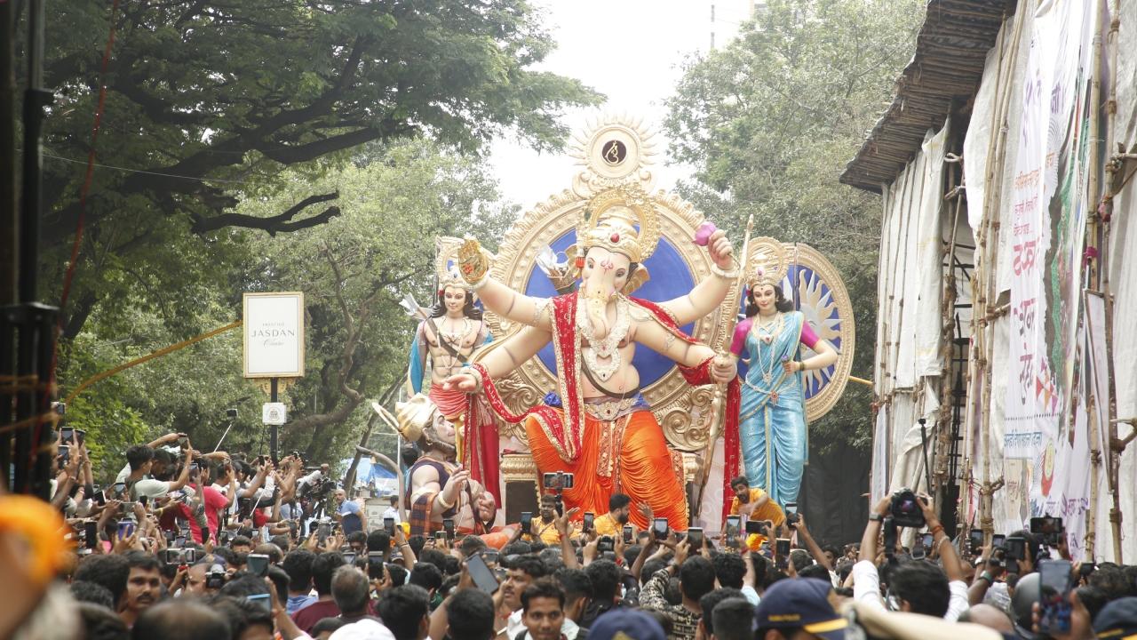 Mumbai Police said, on 09th September, 2023 a procession has been organised to mark the arrival of Chintamani Ganpati (Chitamani Ganpti Aagman) from 14:00 hrs onwards. The procession has been organised on the following route: Ganesh Talkies (Parab Chowk)- Sane Guruji Marg - Saint Jagnade Maharaj Chowk (Gas Company Junction) Dr. B.A. Road, South Bound- Sardar Hotel Junction- Dattaram Lad Marg to Chintamani Ganpati Mandal