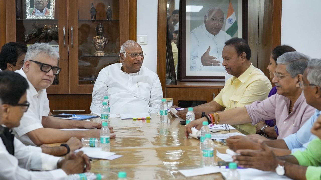Mallikarjun Kharge chairs the floor leaders meeting of Opposition INDIA alliance ahead of Parliament session. Pics/PTI