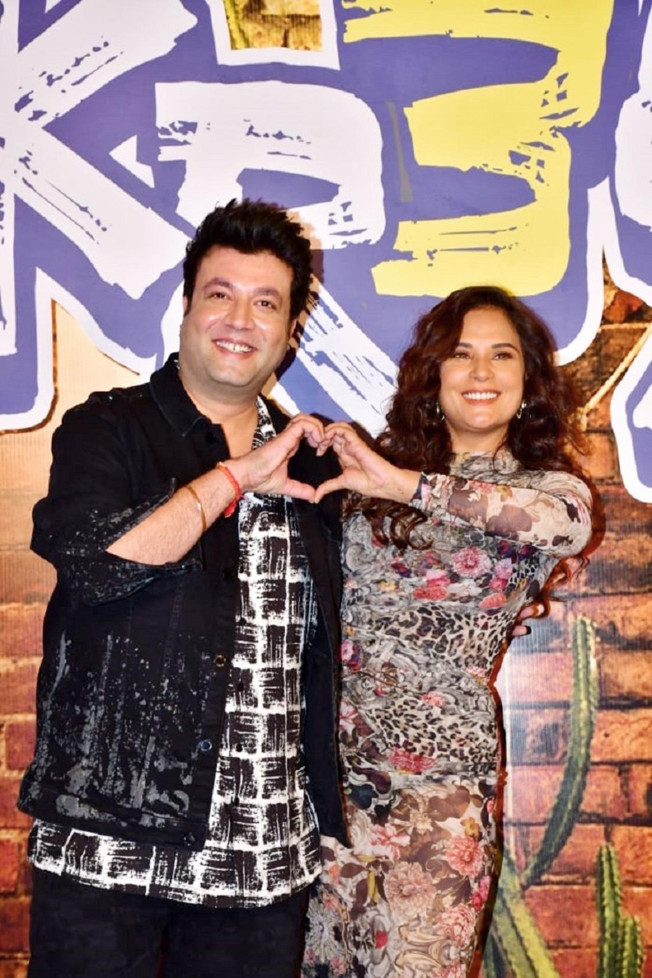 During the photo-op session, Richa and Varun made a cute heart as they posed for the paparazzi
