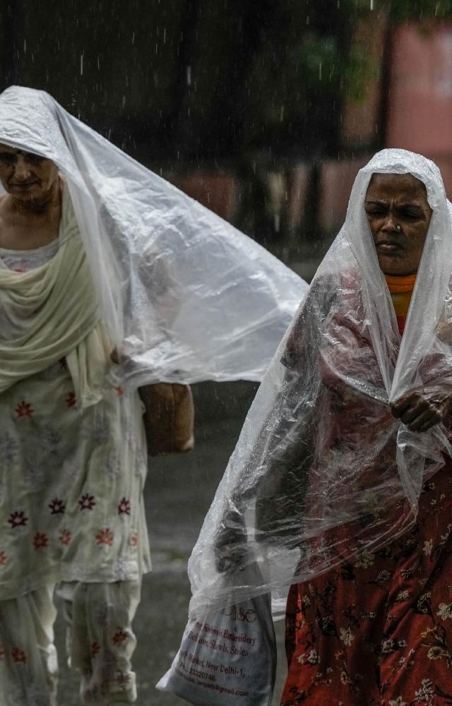 The IMD said, moderate rain with few occasional intense spell due to approaching clouds from NW Uttar Pradesh