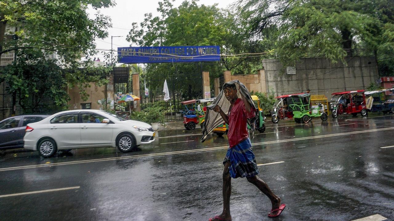 In Photos: Sprightly showers cheer Delhiites