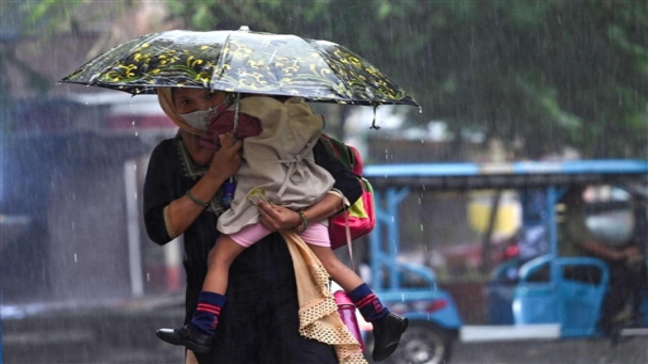 According to the India Meteorological Department (IMD), the minimum temperature in the city on Saturday settled at 26.9 degrees Celsius, two notches above the season's average,