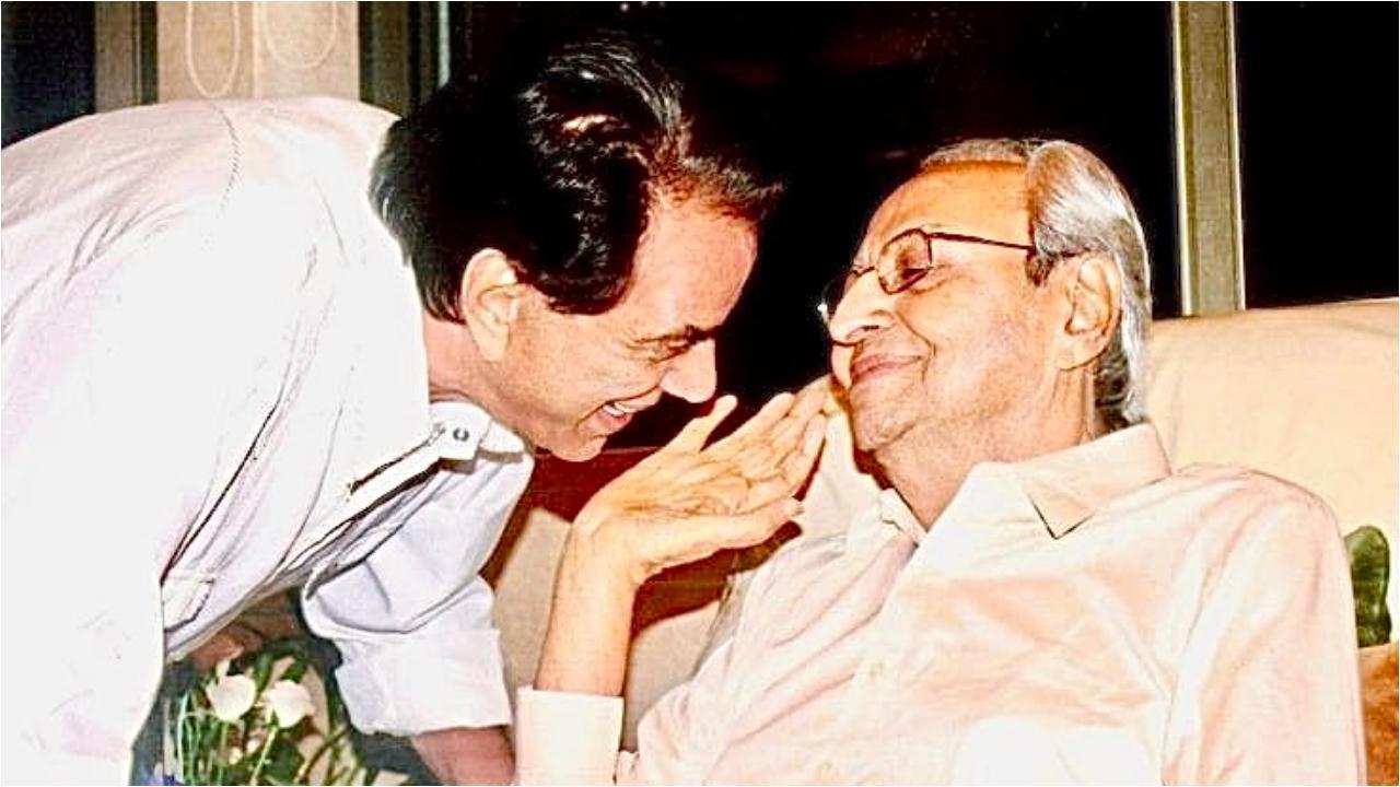 Dharmendra shares throwback pic with Pran, says he asked some naughty questions