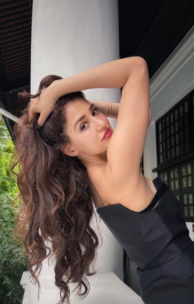 For her chic look, Disha opted for a stunning black dress from luxury fashion brand Versace while her styling was expertly done by Leepakshi Ellawadi