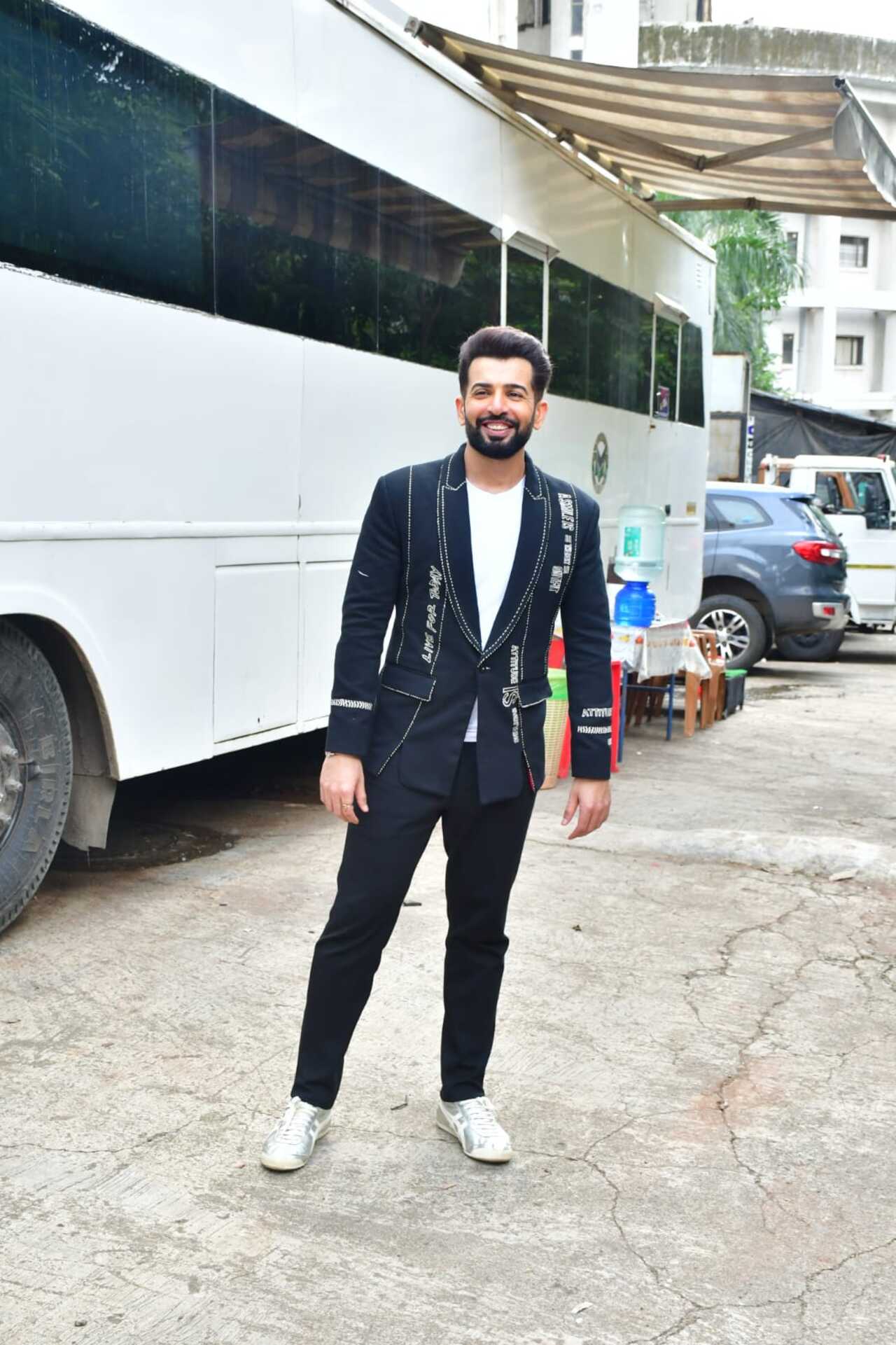 Jay Bhanushali looked dapper in his black suit as he got clicked at the sets of India's best dancer