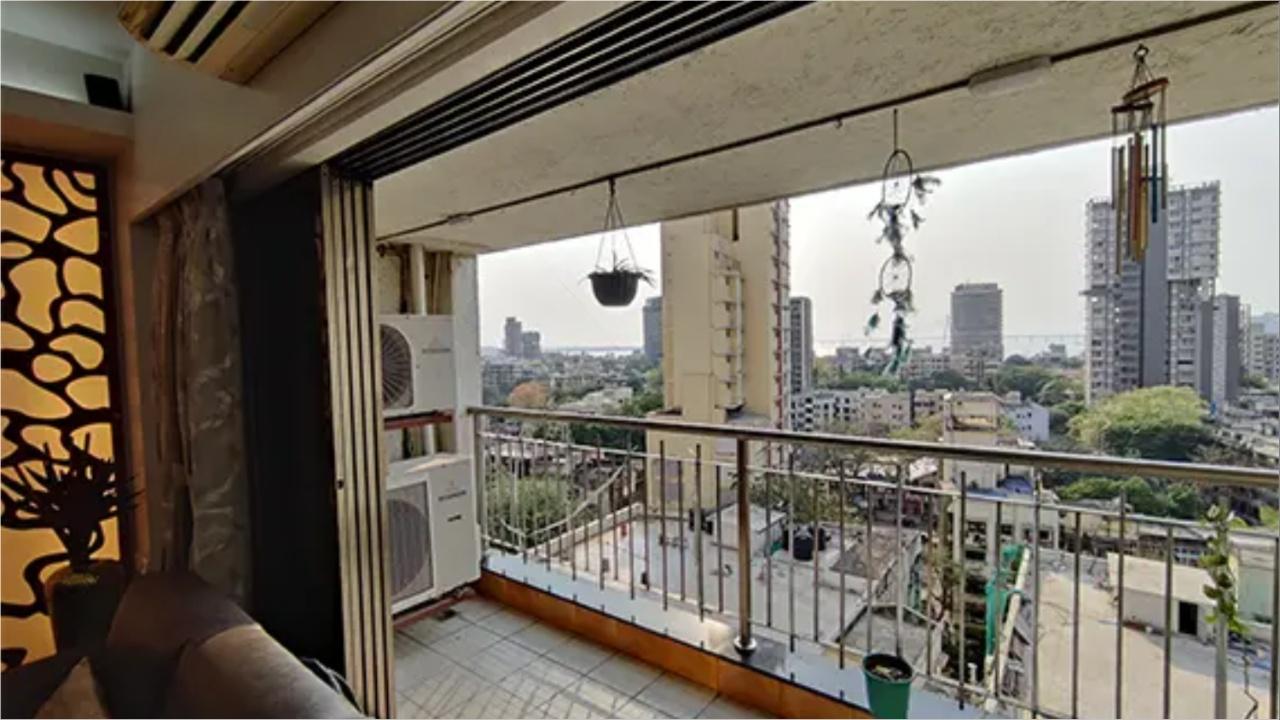 Furnished 3BHK with 1000 sq. ft apartment in MahimRent: 90K per monthAt: Meyers Enclave, Mahim