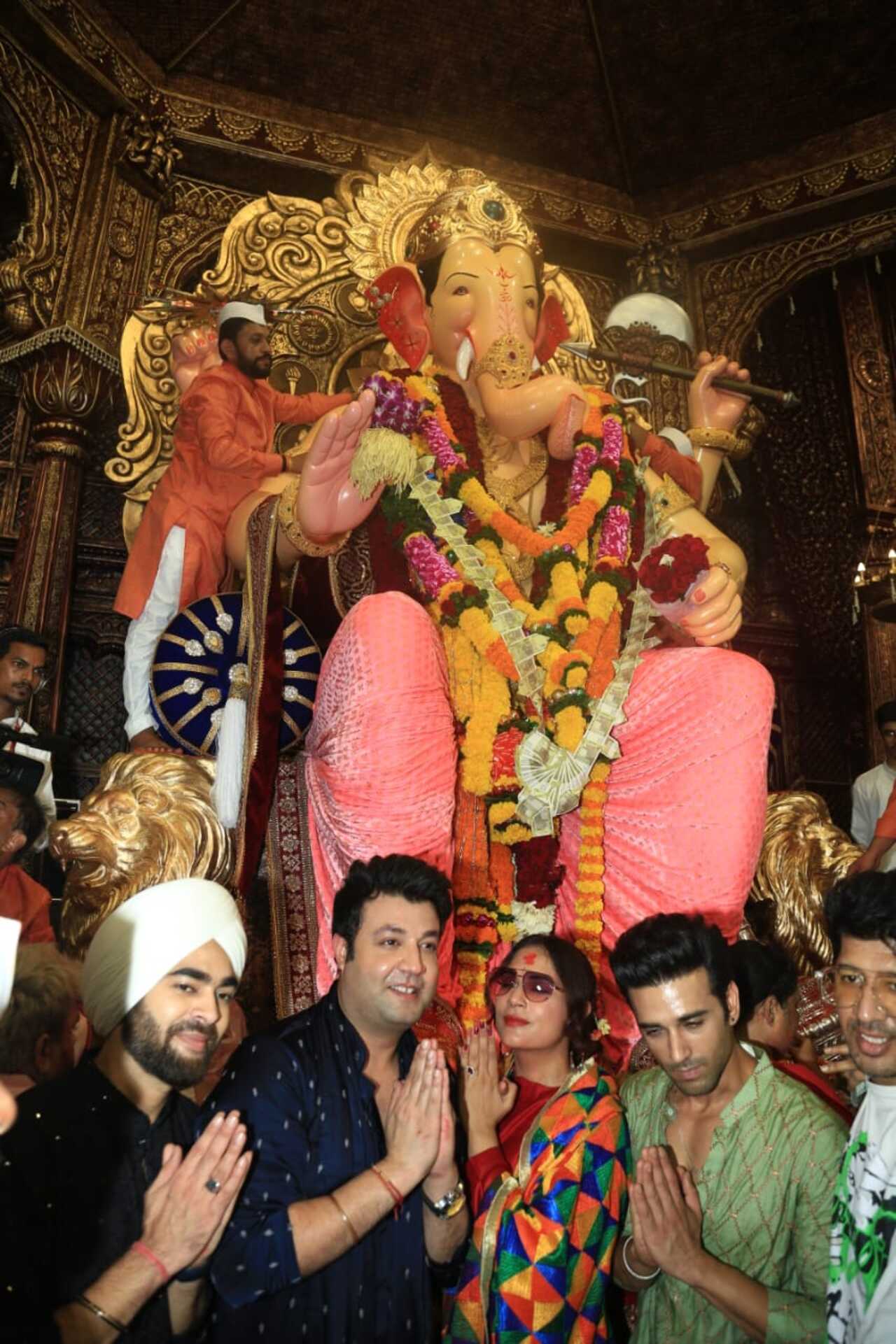 The cast of Fukrey seeks blessing from Ganpati as they visit Laal Bagh Cha Raja