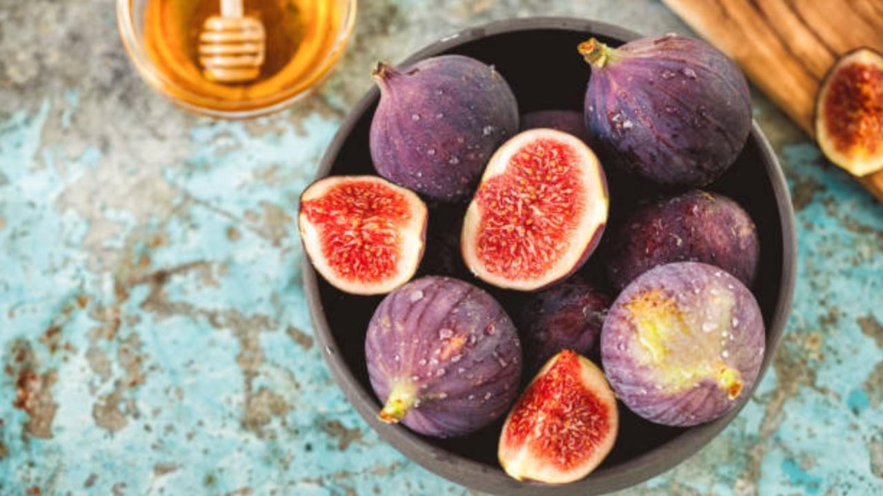 Fried figs aren’t just delicious, but they are like a powerhouse for your health. Here are the top five health benefits of anjeer. Photo Courtesy: iStock