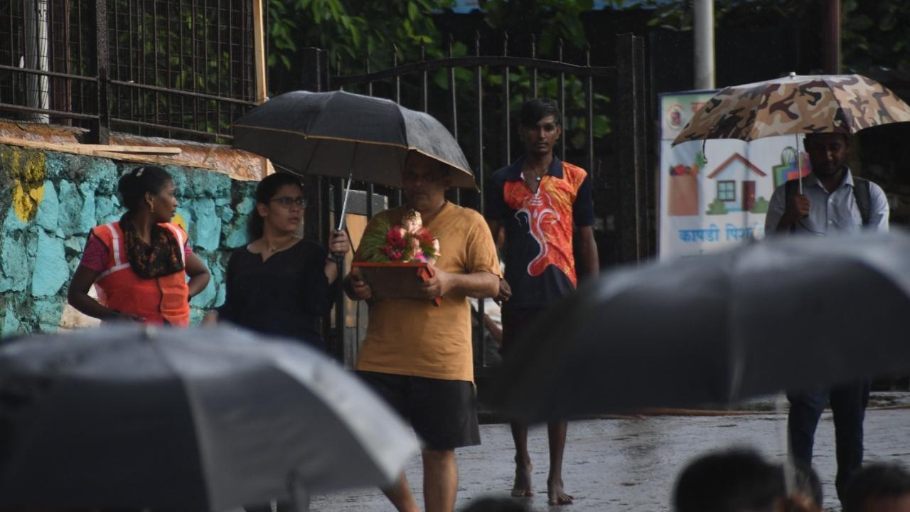 Mumbai: Nearly 7,000 Lord Ganesh idols immersed in city on 2nd day of Ganeshotsav