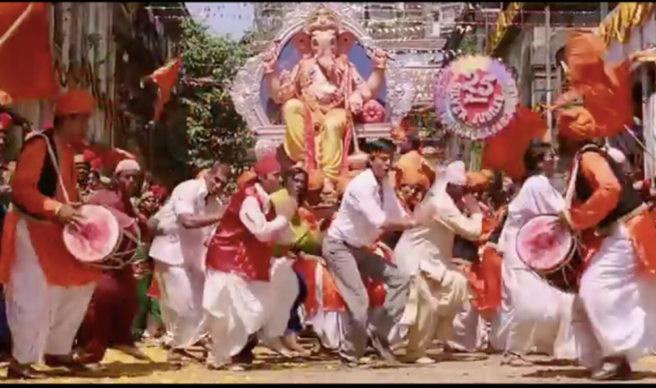 The film showcases a crucial sequence where Don, a cunning criminal, seeks refuge in a Ganpati pandal (a temporary shrine) to evade capture by the police