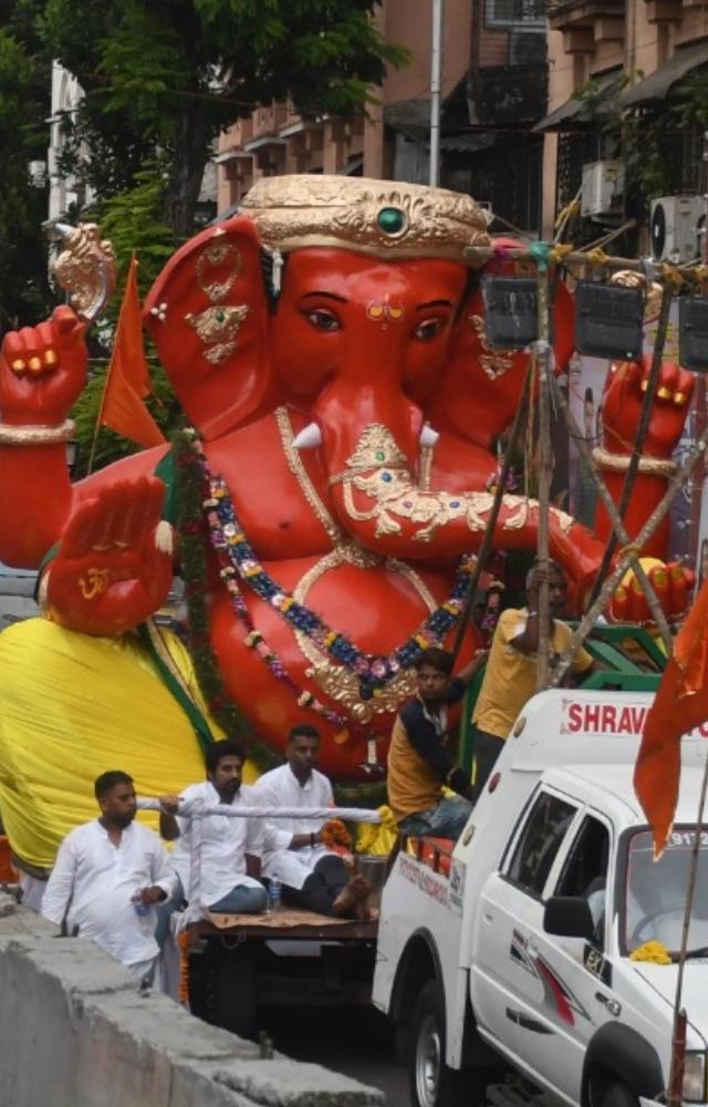 Several people were seen taking part in the immersions of Lord Ganesha idols on the seventh day of the Ganesotsav