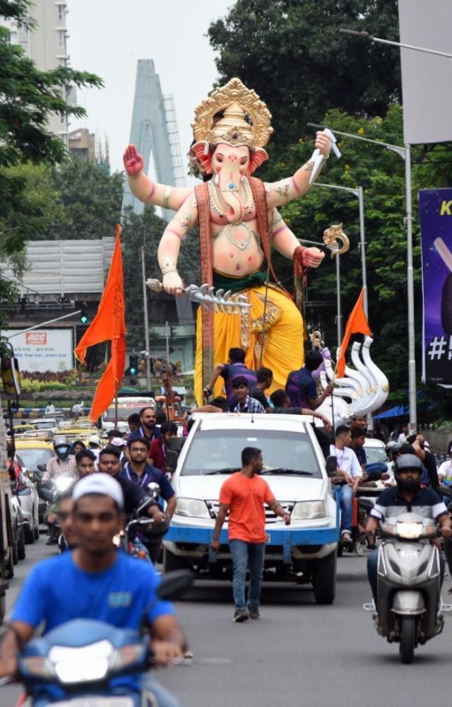 Ganeshotsav is celebrated for 10 days, Ganpati Visarjan that marks the final ritual, involving the immersion of the Ganesha idol into water bodies