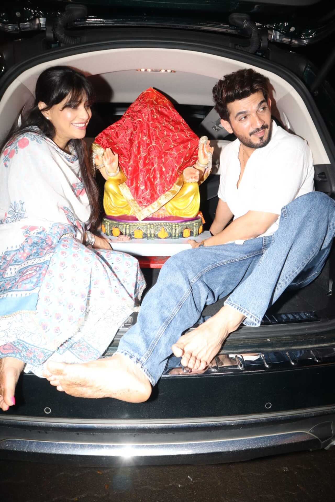 Arjun Bijlani and his wife bring home a little Ganesha idol