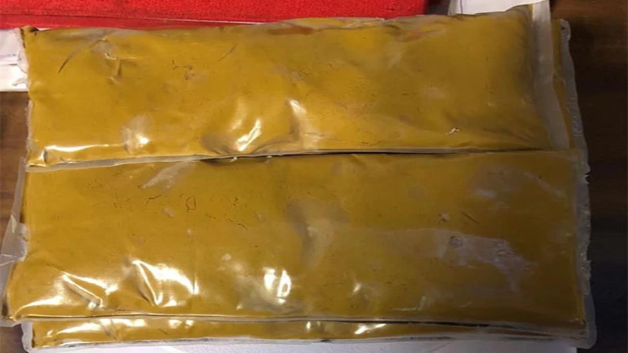 Customs seizes gold worth over Rs 1 crore at Mumbai airport