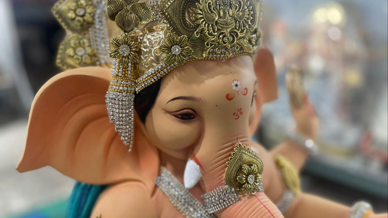 Adding embellishments and studs on Ganpati idols has become highly popular in recent times. Not only studs, but people are increasingly demanding idols adorned with expensive jewellery, clothing, and accessories. Ganesh Chaturthi has come to be associated with pageantry owing to a variety of socio-economic and cultural factors, shares Deepak Durge - an idol-maker from Girgaum