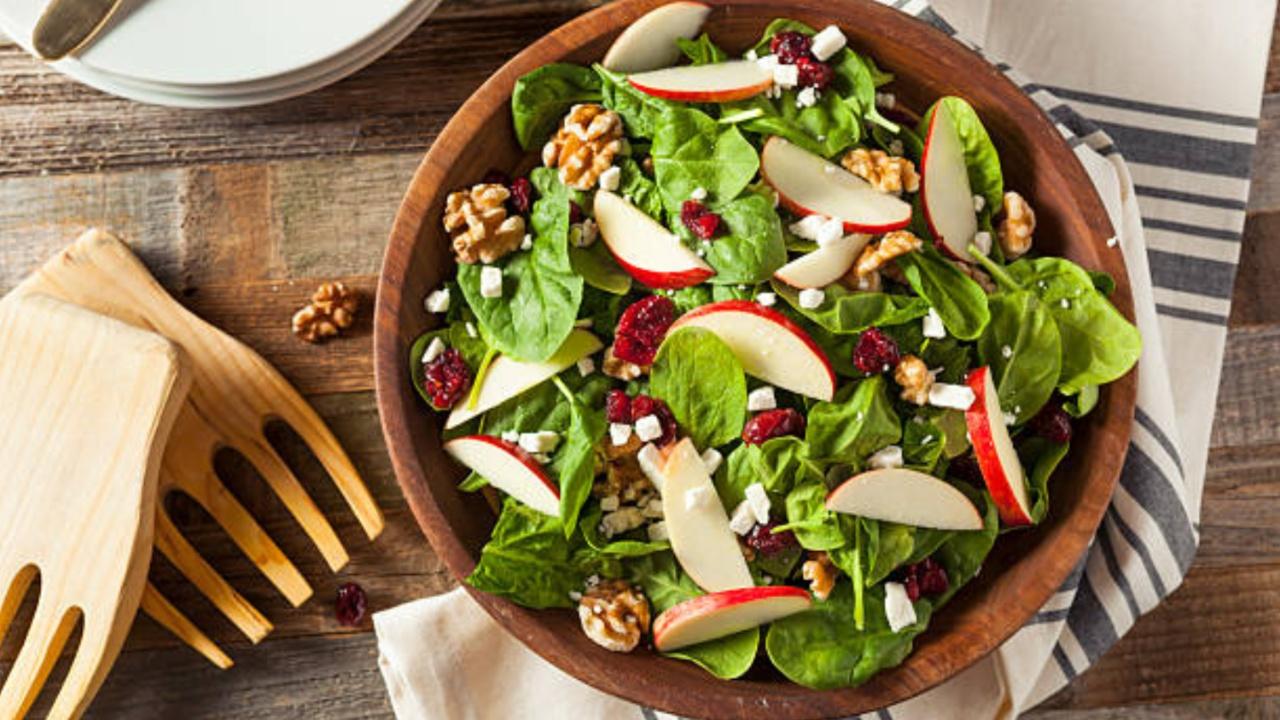 Eat your greens:Include an organic bed of greens like lettuce, bell peppers, broccoli, tomatoes and other leafy greens in your salad to get that extra dose of fibre, vitamins and minerals. This will lower your risk of skin-threatening conditions. 