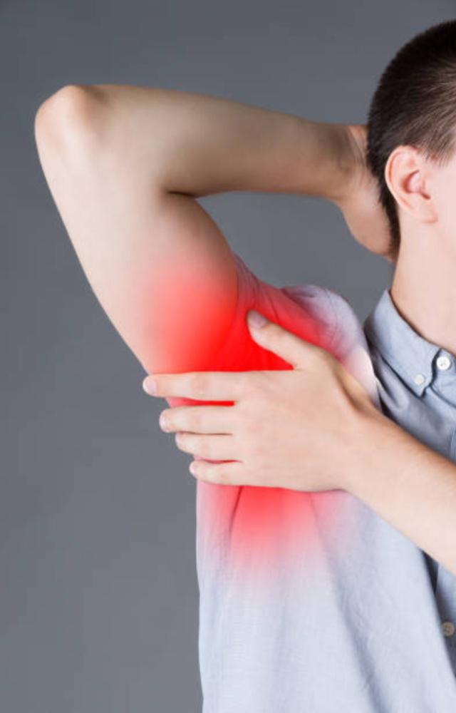 A common description of heart attacks is crushing or squeezing chest pain, which can also extend to the left arm, neck, jaw, shoulder or back
